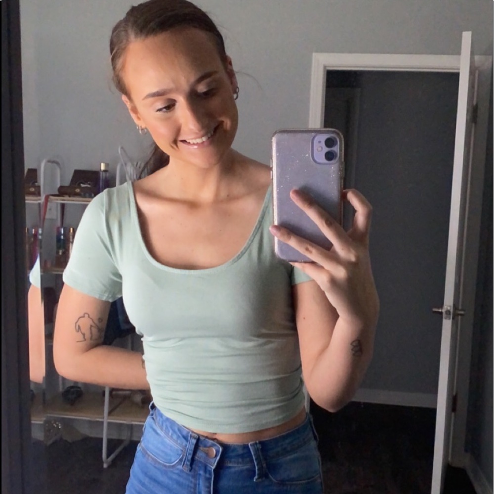 Super cute green top!